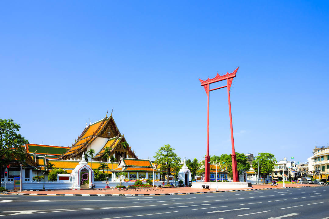 Tempio di Wat Suthat e l'Altalena Gigante